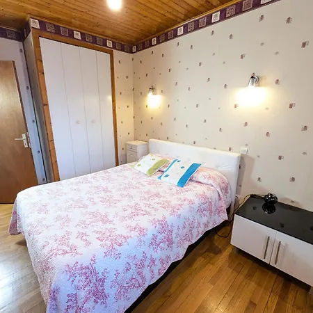 Fauvettes Dans La Maison De Proche Poitiers