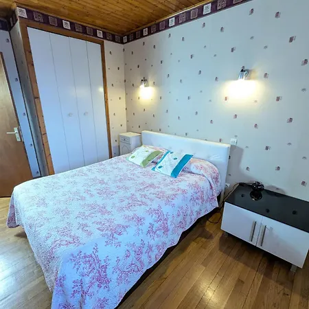 Fauvettes Dans La Maison De Proche Poitiers Buxerolles