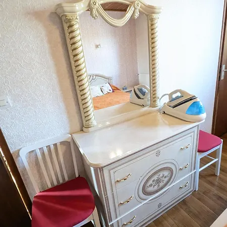 Fauvettes Dans La Maison De Proche Poitiers Buxerolles
