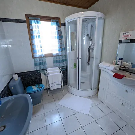 Fauvettes Dans La Maison De Proche Poitiers * Buxerolles
